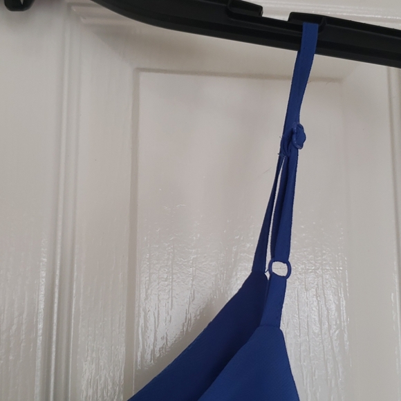 Cold shoulder above the knee dress - Picture 4 of 6